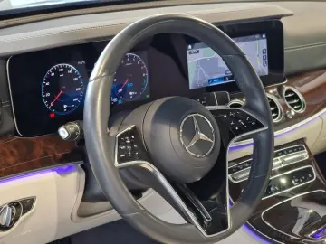 E 300 e Lim Exclusiv*Pano*AHK*RFK*19