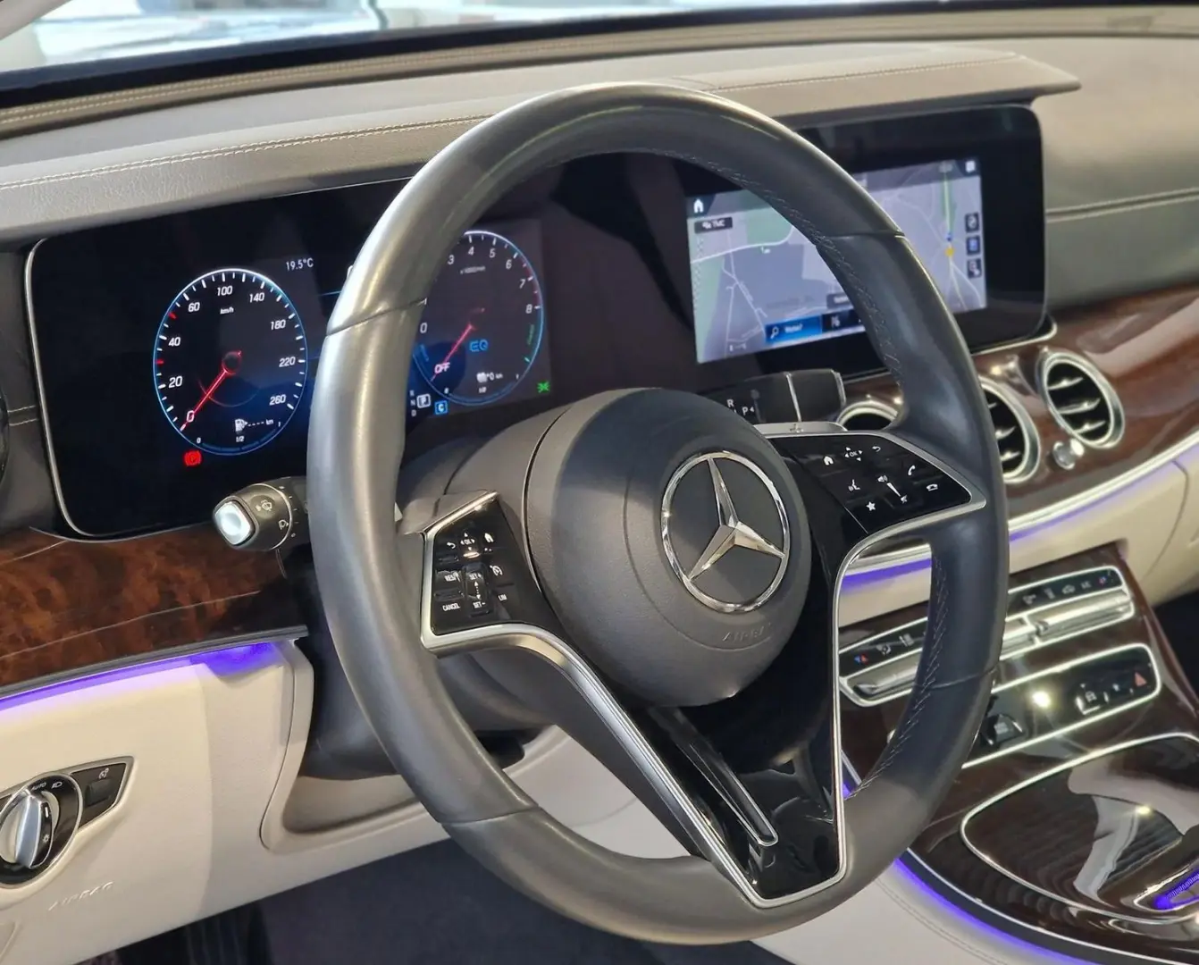E 300 e Lim Exclusiv*Pano*AHK*RFK*19