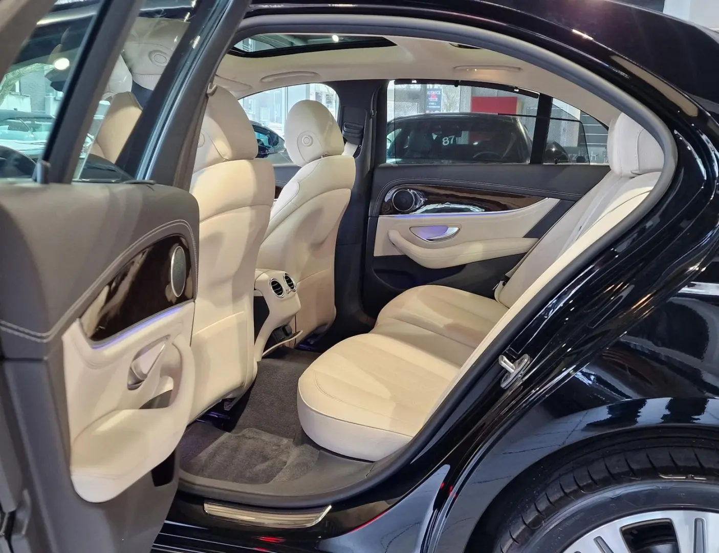 E 300 e Lim Exclusiv*Pano*AHK*RFK*19