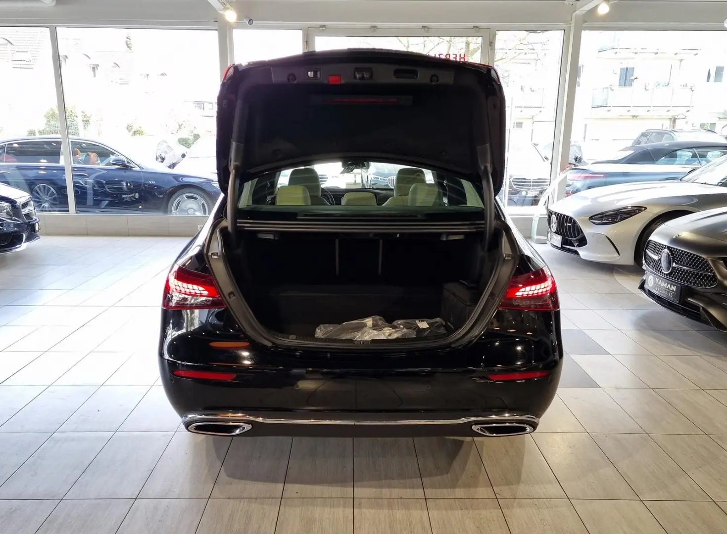 E 300 e Lim Exclusiv*Pano*AHK*RFK*19