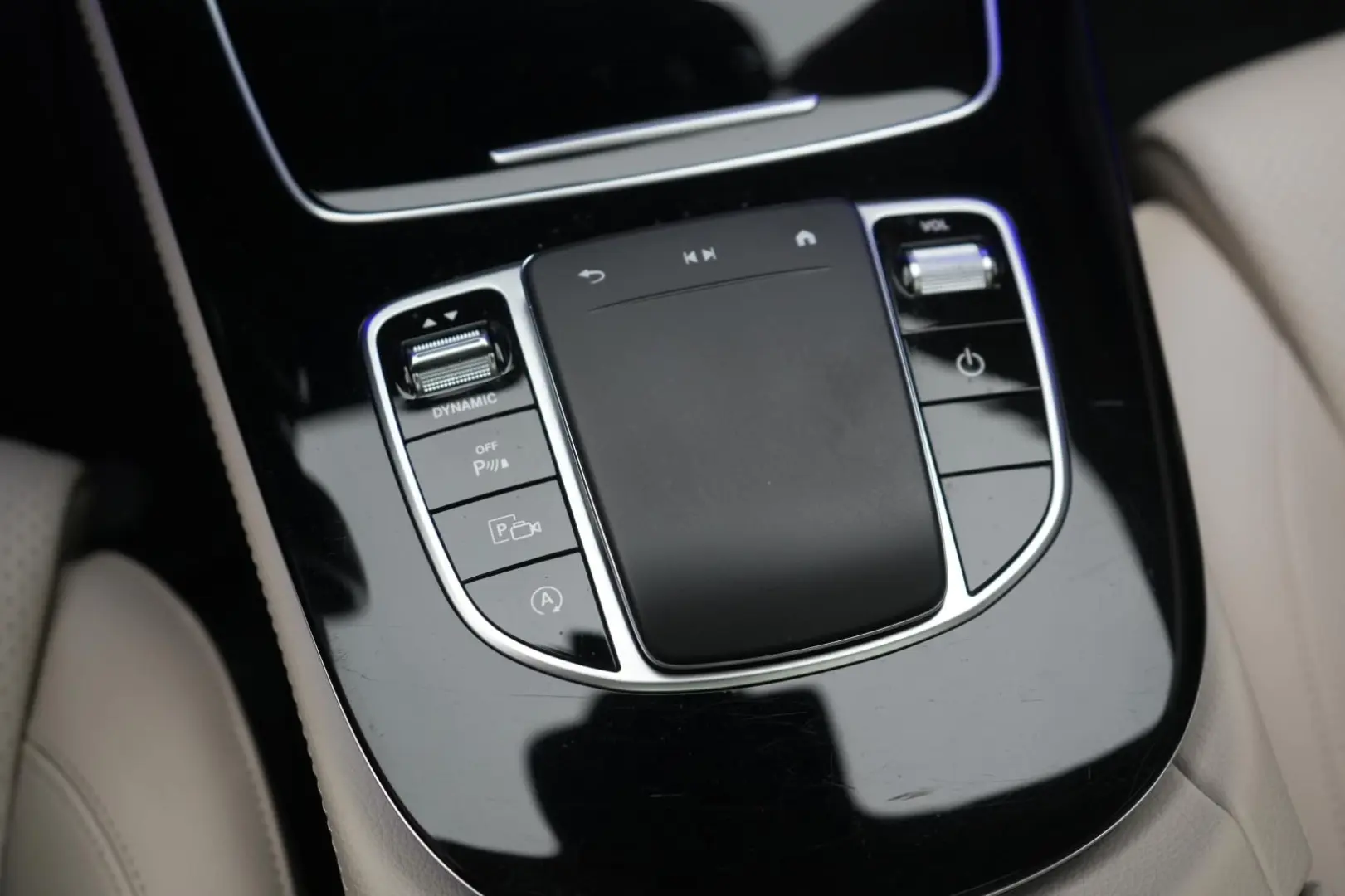 E 300 9G-Tronic AMG Navi/Leder/Temp/Kamera/HUD/P