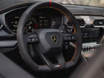 Urus 4.0 V8 Performante *VERDE TURBINE*VOLL*