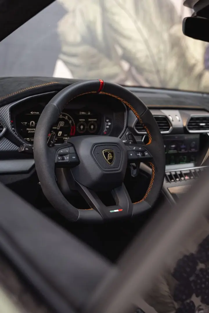 Urus 4.0 V8 Performante *VERDE TURBINE*VOLL*