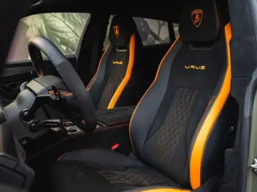 Urus 4.0 V8 Performante *VERDE TURBINE*VOLL*