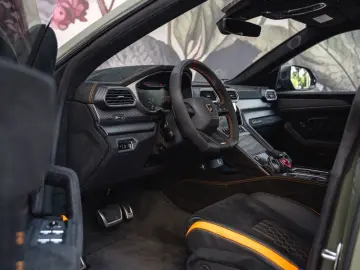 Urus 4.0 V8 Performante *VERDE TURBINE*VOLL*