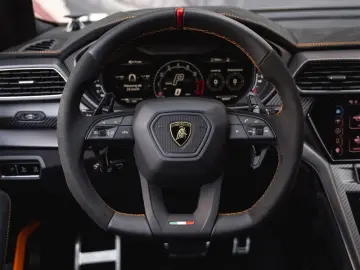 Urus 4.0 V8 Performante *VERDE TURBINE*VOLL*