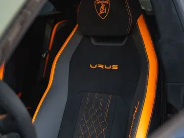 Urus 4.0 V8 Performante *VERDE TURBINE*VOLL*