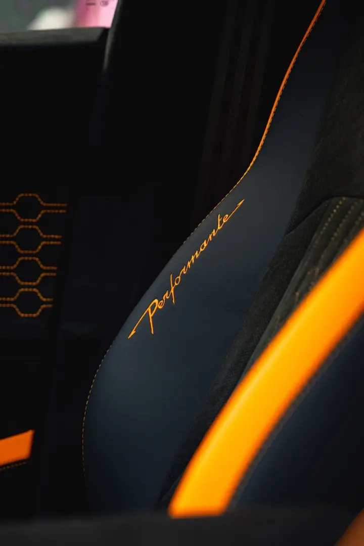 Urus 4.0 V8 Performante *VERDE TURBINE*VOLL*