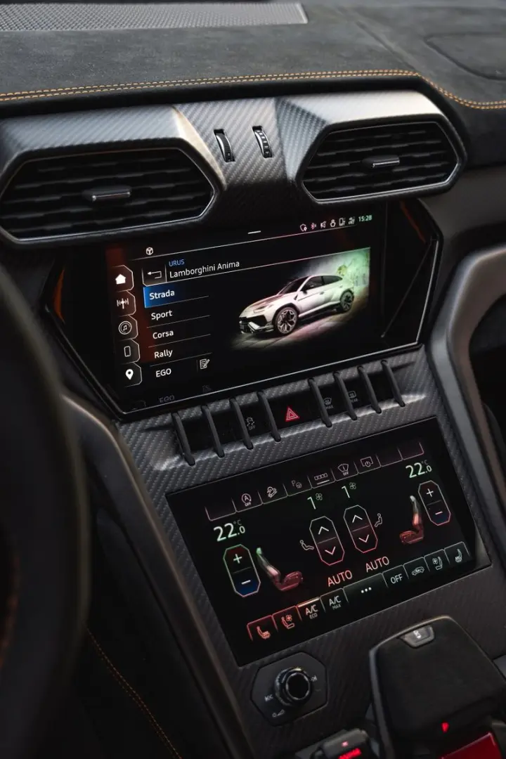 Urus 4.0 V8 Performante *VERDE TURBINE*VOLL*
