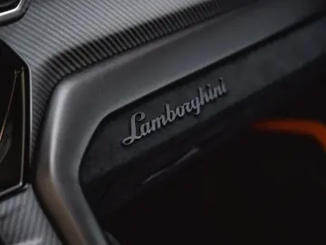 Urus 4.0 V8 Performante *VERDE TURBINE*VOLL*