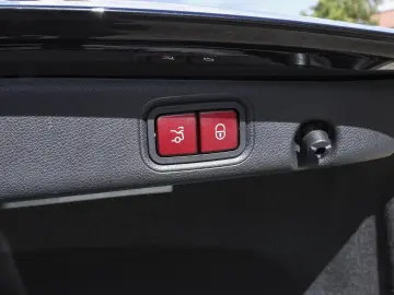 E 300 AMG Distronic Burmester Sitzklima Keyless