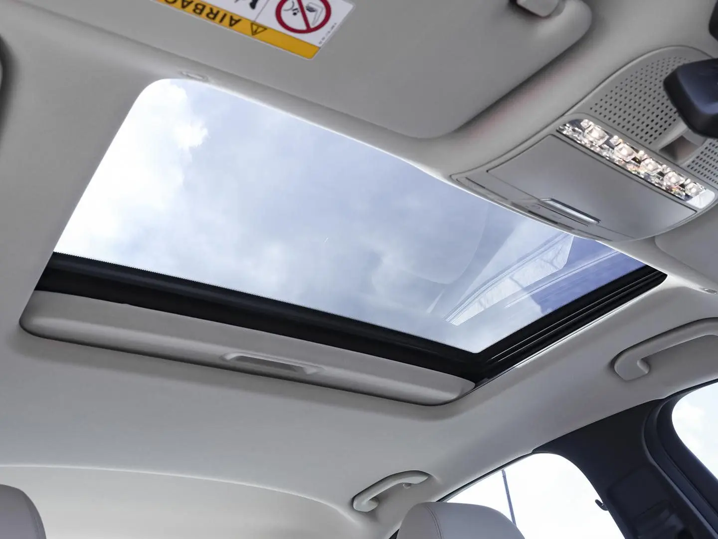 E 300 AMG Distronic Burmester Sitzklima Keyless