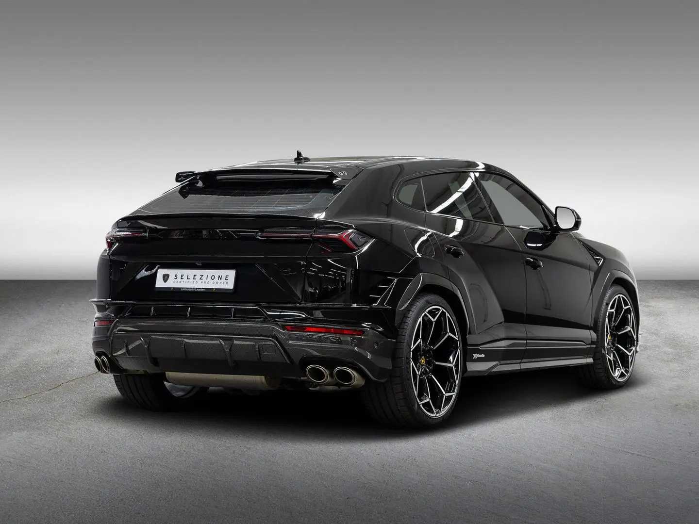 Urus Performante MY23 | Exterior Carbon | B&O