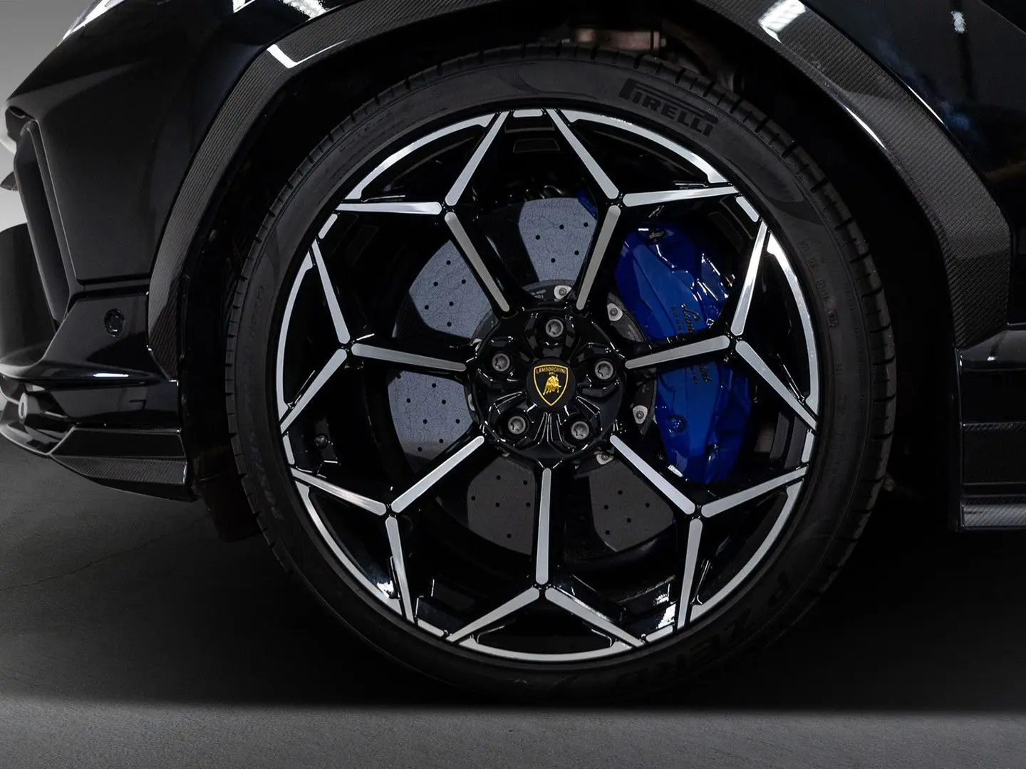 Urus Performante MY23 | Exterior Carbon | B&O