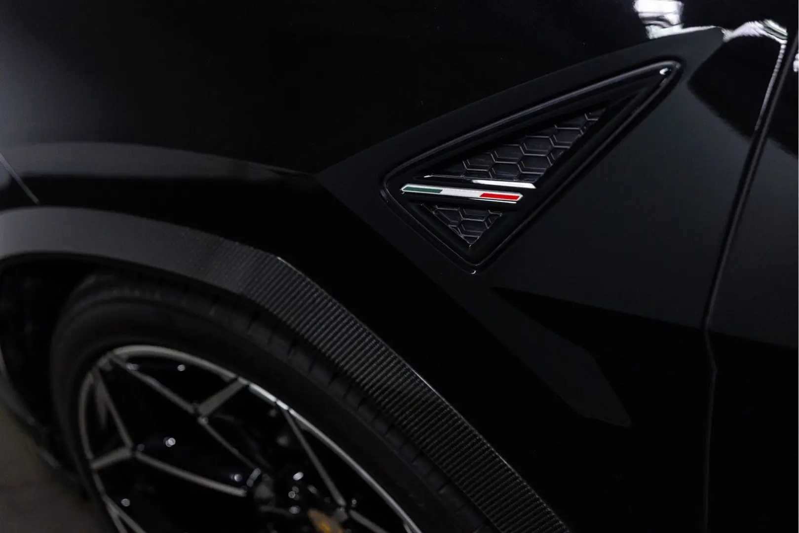Urus Performante MY23 | Exterior Carbon | B&O
