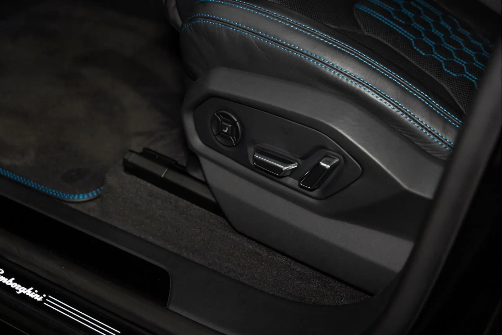 Urus Performante MY23 | Exterior Carbon | B&O