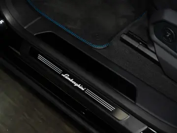 Urus Performante MY23 | Exterior Carbon | B&O