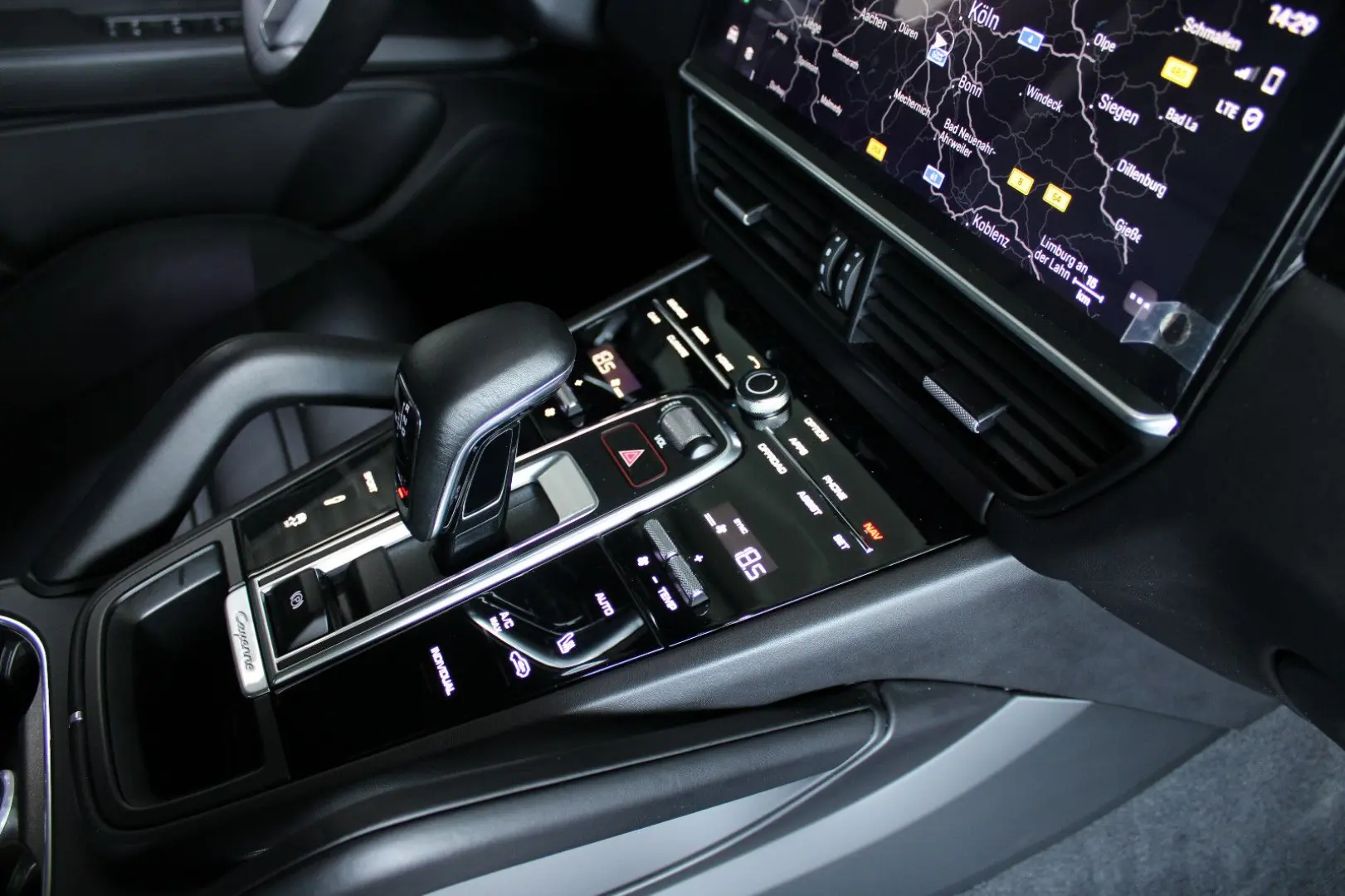 CAYENNE 3.0 V6 PLATINUM EDITION PANO ALU-21