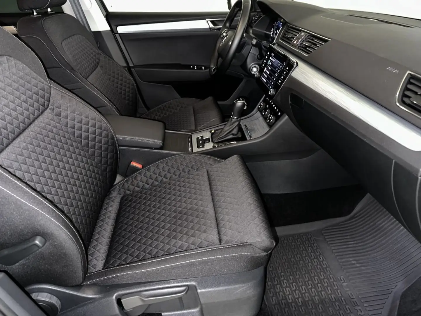 Superb 2.0 TSI 4x4 DSG Style el.Sitze,CarPlay,Vi
