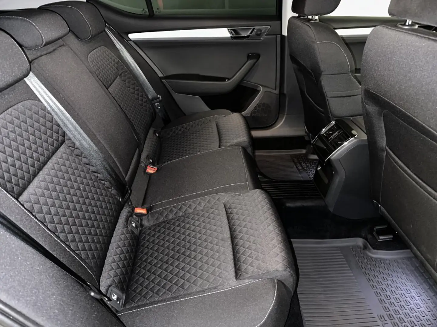 Superb 2.0 TSI 4x4 DSG Style el.Sitze,CarPlay,Vi
