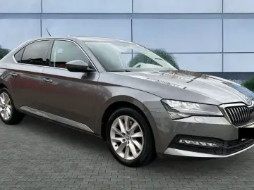 Superb 2.0 TSI 4x4 DSG Style el.Sitze CarPlay Vi