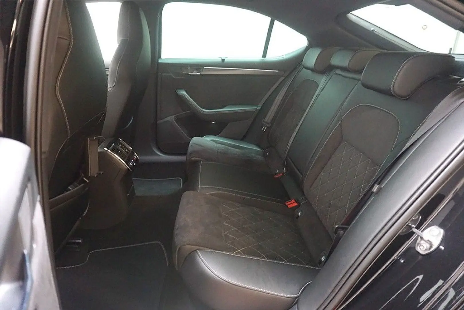 Superb 2.0TSI DSG Sportline 4x4 Virtual Navi LED