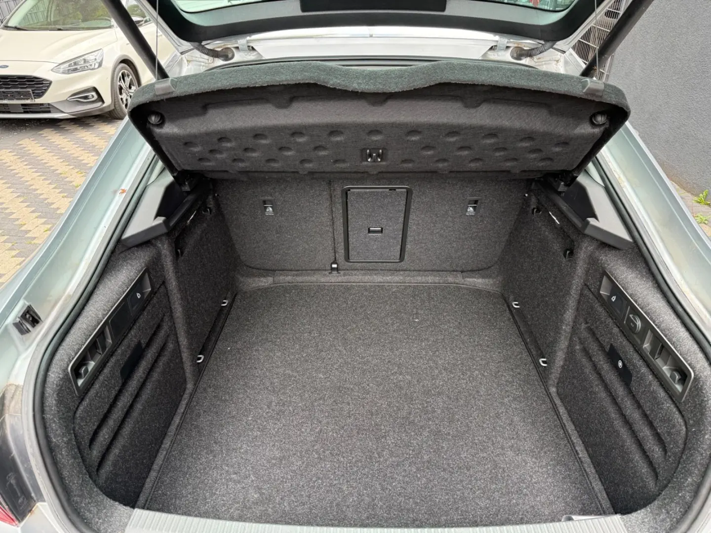 Superb Lim. Style 4x4 Navi Alcantara Memory Cant