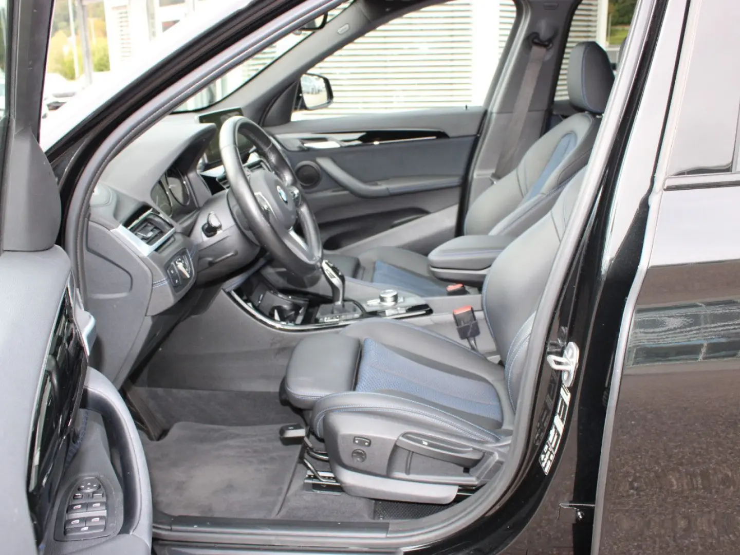 X1 xDr. 20i M Sport HUD Pano HiFi RFK NavPlus
