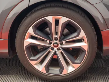 AUDI Q8 55 TFSI Quatrro S Line