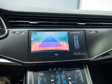 AUDI Q8 55 TFSI Quatrro S Line