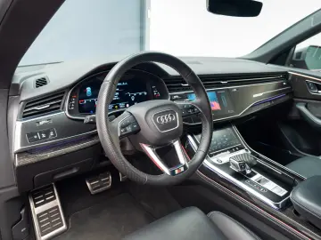 AUDI Q8 55 TFSI Quatrro S Line