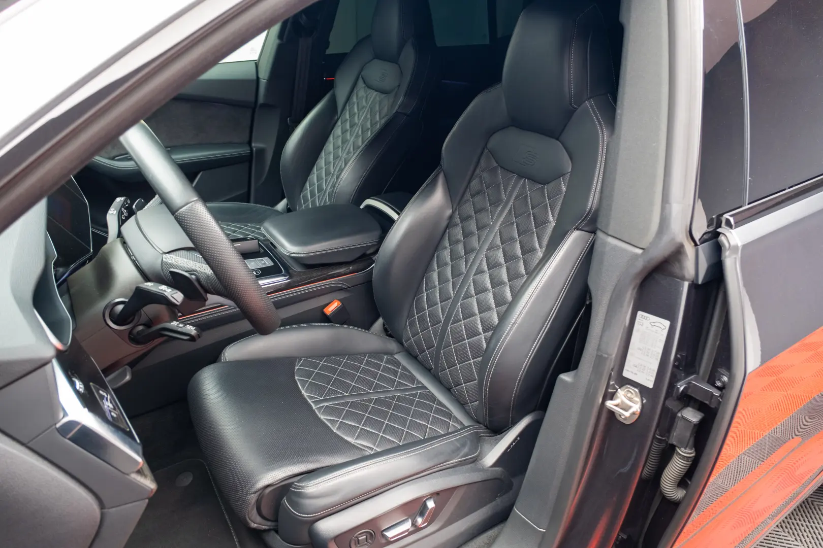 AUDI Q8 55 TFSI Quatrro S Line