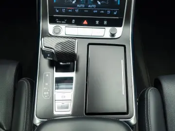 AUDI Q8 55 TFSI Quatrro S Line