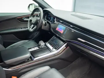 AUDI Q8 55 TFSI Quatrro S Line