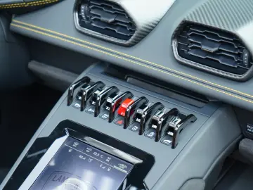 Huracán EVO Spyder 640-4/SENSONUM/SPORTSEATS/LFT
