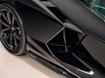 Revuelto 6.5 V12 HPEV