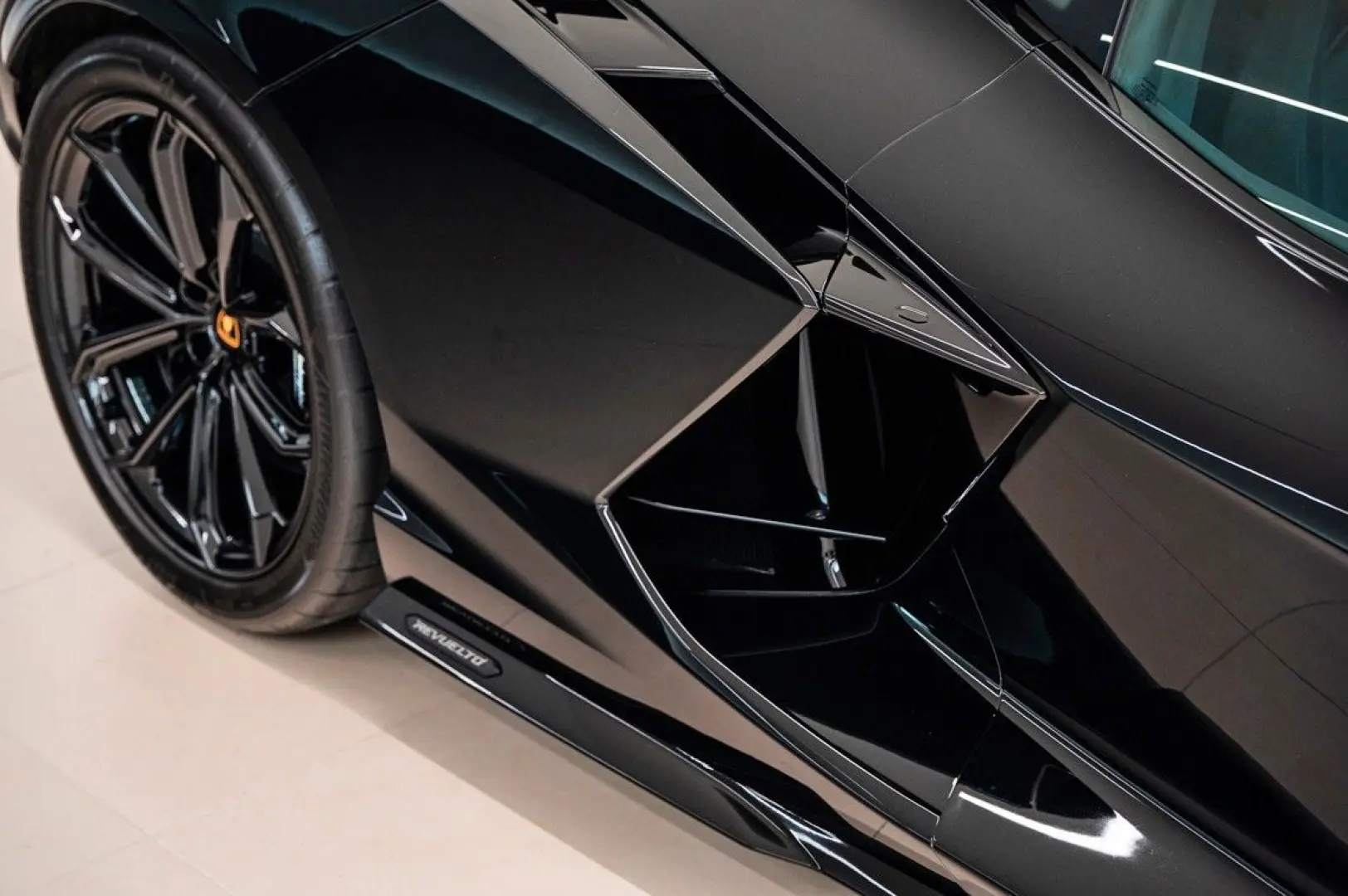 Revuelto 6.5 V12 HPEV