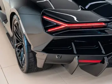 Revuelto 6.5 V12 HPEV