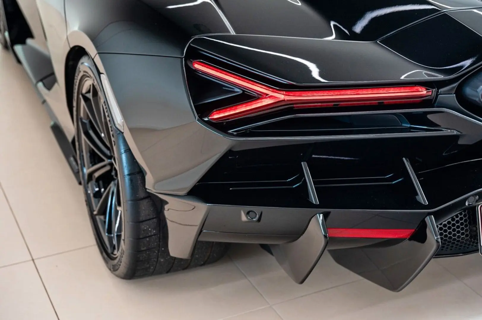 Revuelto 6.5 V12 HPEV