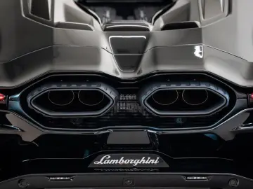 Revuelto 6.5 V12 HPEV