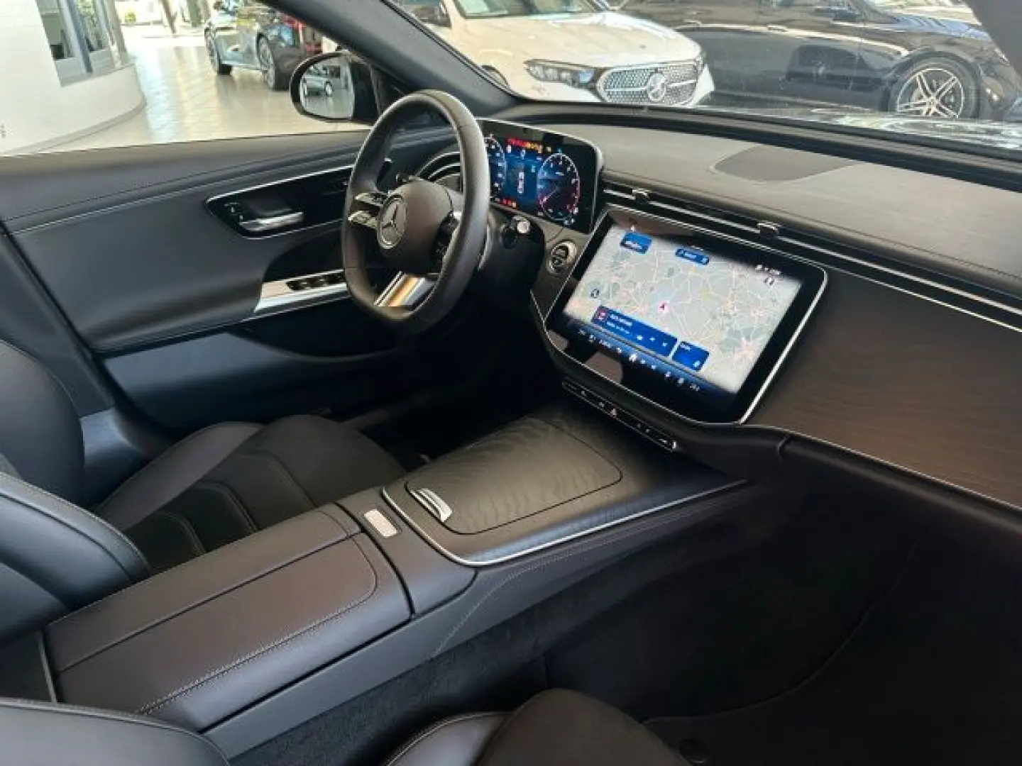 E 200 AMG KAMERA+DISTRONIC+KEYLESS+MBUX+NAVI+LED