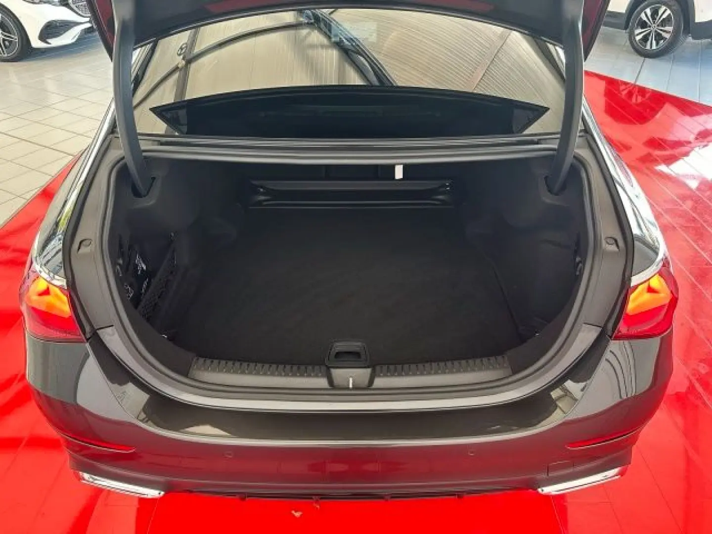 E 200 AMG KAMERA+DISTRONIC+KEYLESS+MBUX+NAVI+LED
