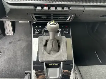 Porsche 911 GT3 RS Weissach Package