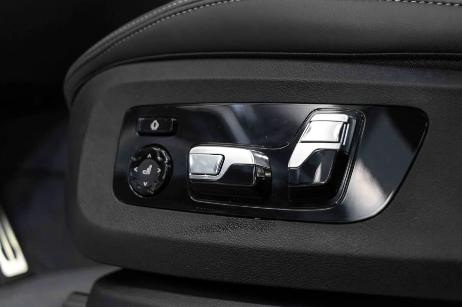 X6 M60i xDrive/BOWERS&WILKINS/CARBON/PANO/AHK
