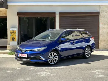 Toyota Auris 1.8 L VVT-i TS Hybrid Sol+
