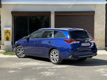 Toyota Auris 1.8 L VVT-i TS Hybrid Sol+