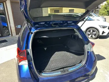 Toyota Auris 1.8 L VVT-i TS Hybrid Sol+