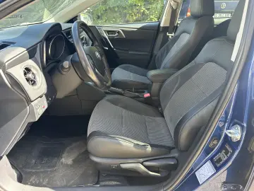 Toyota Auris 1.8 L VVT-i TS Hybrid Sol+