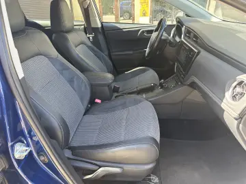 Toyota Auris 1.8 L VVT-i TS Hybrid Sol+