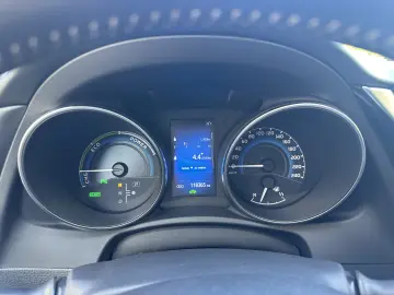 Toyota Auris 1.8 L VVT-i TS Hybrid Sol+